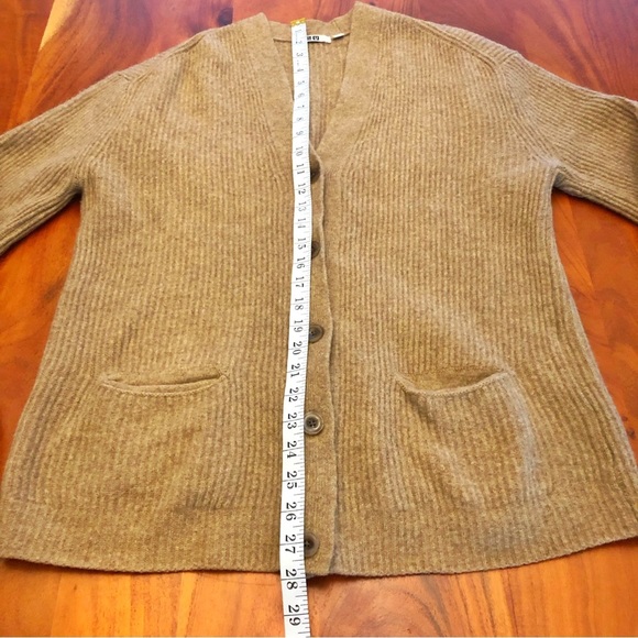 UNIQLO 100% Wool Oversized Minimalist Beige V Neck Sweater Cardigan. Women Large - Picture 11 of 16
